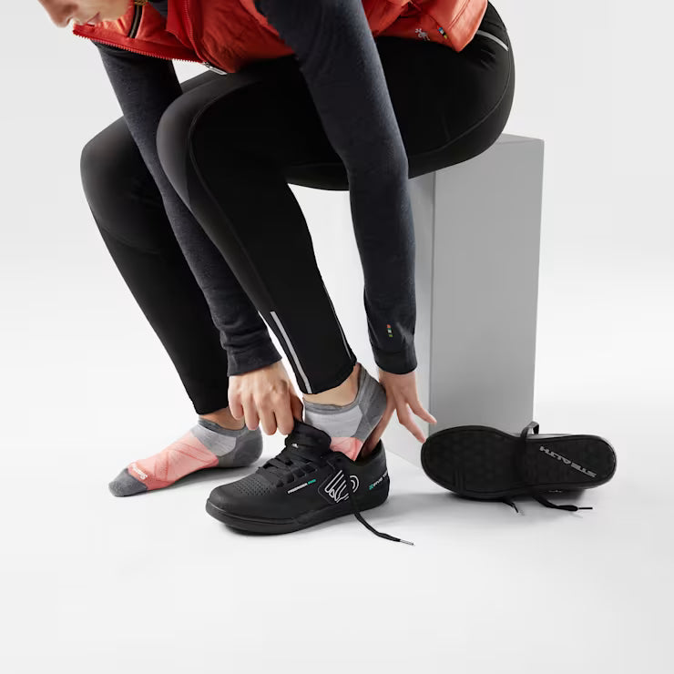Smartwool Women's Bike Low Ankle Socks - Image 2